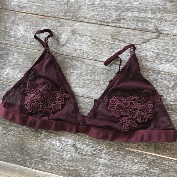 (Free over $30) lace bralette with floral details - Picture 2 of 4